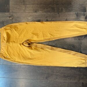 Athleta Women's Mustard Yellow Textured Brooklyn Jogger Pants Size 6T